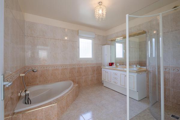 Villa d'exception avec vue panoramique sur la baie d'agay