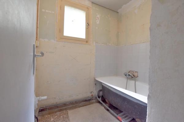 Vente                                                      Appartement
                        
                     4 pièces                      65 m2                     à Royat
