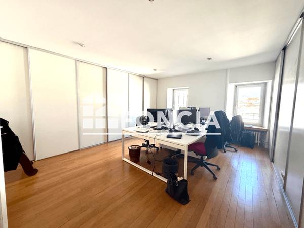 Location Local commercial 6 pièces 200 m² - Bordeaux 33000