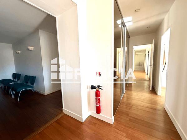 Location Local commercial 6 pièces 200 m² - Bordeaux 33000