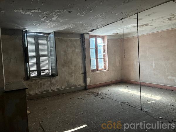 Vente
                Maison60 m² - 3 Pièces -
                    BRUERE ALLICHAMPS (18200)