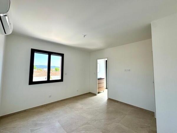 Roquebrune sur Argens- Villa neuve de 2025 avec piscine 3 chambres-A SAISIR !!!