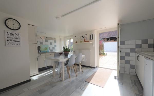 maison édifier sur sous sol et grange de 180m² au sol