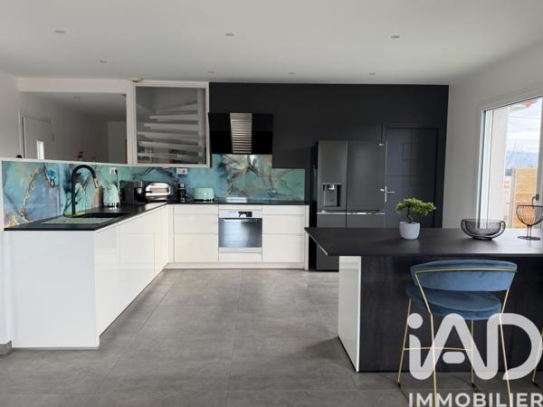 Maison à vendre 6 pièces 170 m² La Roche-Noire