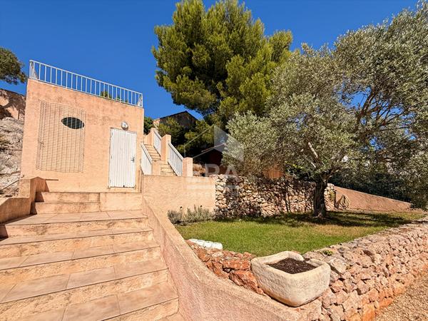 LES PENNES MIRABEAU - Maison T3 avec 2 garages, piscine sur une parcelle de 590m2