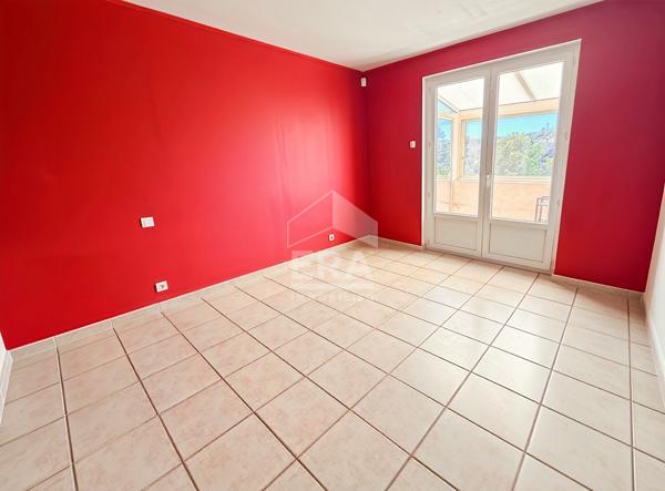 LES PENNES MIRABEAU - Maison T3 avec 2 garages, piscine sur une parcelle de 590m2