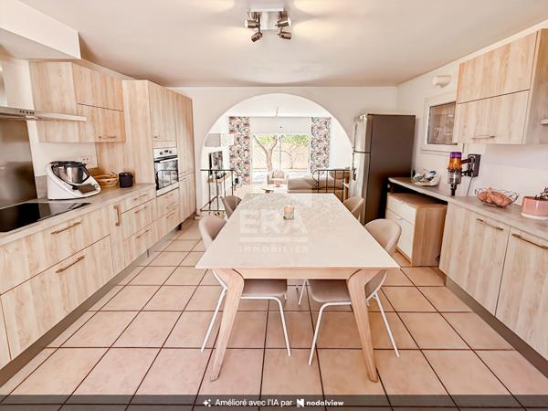 LES PENNES MIRABEAU - Maison T3 avec 2 garages, piscine sur une parcelle de 590m2