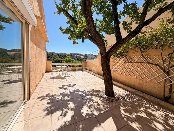 LES PENNES MIRABEAU - Maison T3 avec 2 garages, piscine sur une parcelle de 590m2