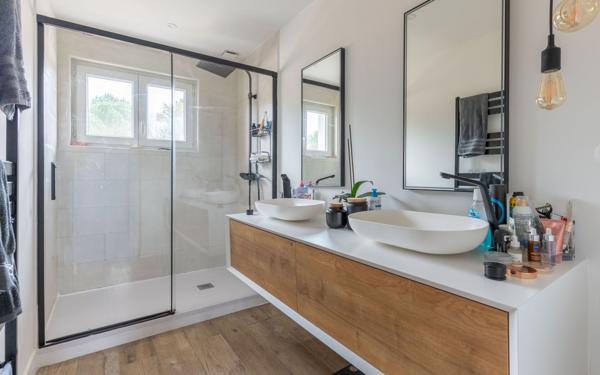 Maison à vendre    6 pièces •  Le Teich