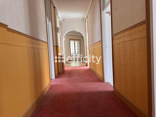 Appartement
         8 pièces
        - 144 m² 231 000 € *