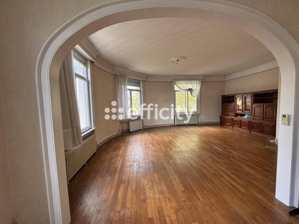 Appartement
         8 pièces
        - 144 m² 231 000 € *