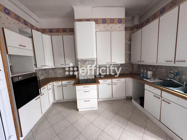Appartement
         8 pièces
        - 144 m² 231 000 € *