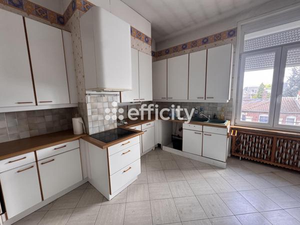 Appartement
         8 pièces
        - 144 m² 231 000 € *