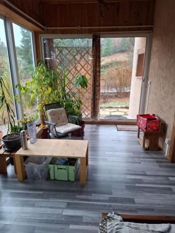 MAISON EN OSSATURE BOIS AVEC VERANDA, MEZZANINE, ATELIER ET TERRAIN CONSTRUCTIBLE DE 676 M²  LE BERSAC 195 000