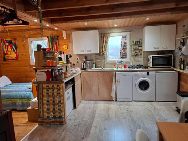 MAISON EN OSSATURE BOIS AVEC VERANDA, MEZZANINE, ATELIER ET TERRAIN CONSTRUCTIBLE DE 676 M²  LE BERSAC 195 000