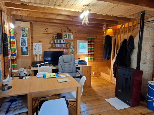 MAISON EN OSSATURE BOIS AVEC VERANDA, MEZZANINE, ATELIER ET TERRAIN CONSTRUCTIBLE DE 676 M²  LE BERSAC 195 000