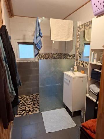 MAISON EN OSSATURE BOIS AVEC VERANDA, MEZZANINE, ATELIER ET TERRAIN CONSTRUCTIBLE DE 676 M²  LE BERSAC 195 000