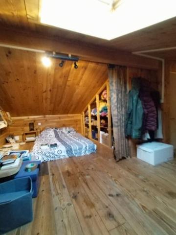 MAISON EN OSSATURE BOIS AVEC VERANDA, MEZZANINE, ATELIER ET TERRAIN CONSTRUCTIBLE DE 676 M²  LE BERSAC 195 000