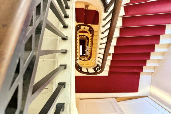 La Rochelle (17000) A deux pas du marché - Hotel particulier avec ascenseur et cour anglaise