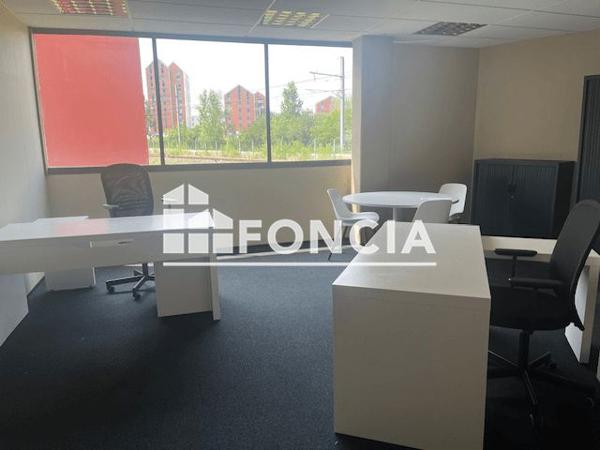 Location Local commercial 1 pièce 24.7 m² - 16-18 RUE DE L'HERMITE Bruges 33520