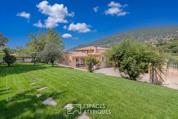 Maison familiale 240 m2 avec piscine et vue panoramique à Magagnosc