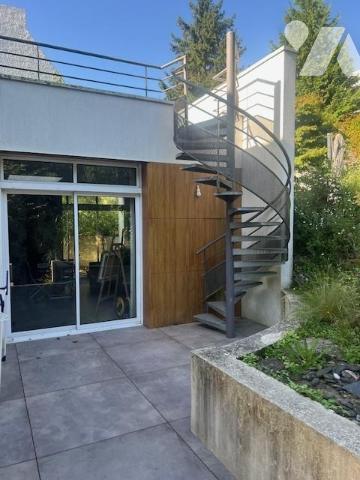 VANNES - 5 CHAMBRES - PISCINE - TERRAIN DE 1 100m2