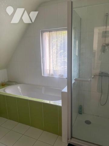 VANNES - 5 CHAMBRES - PISCINE - TERRAIN DE 1 100m2