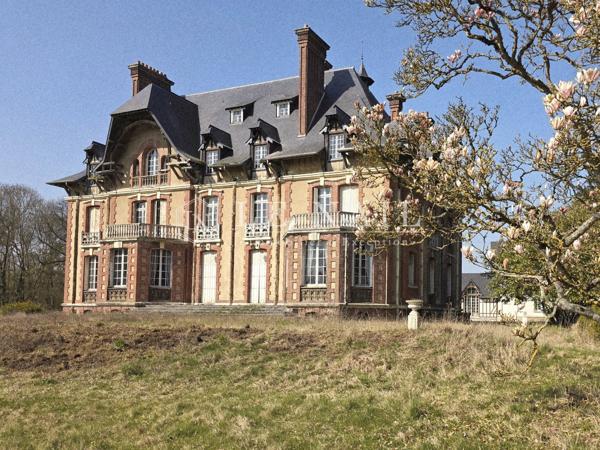 Château XIXe siècle, gîtes et dépendances sur 4 ha en Normandie
