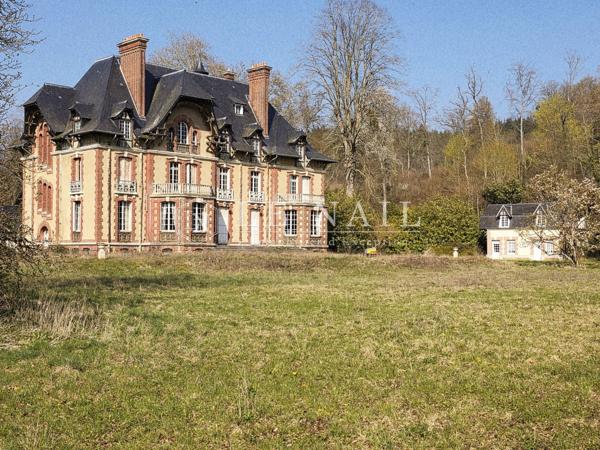 Château XIXe siècle, gîtes et dépendances sur 4 ha en Normandie