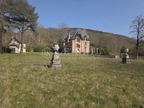 Château XIXe siècle, gîtes et dépendances sur 4 ha en Normandie