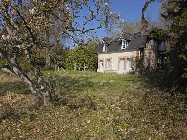 Château XIXe siècle, gîtes et dépendances sur 4 ha en Normandie