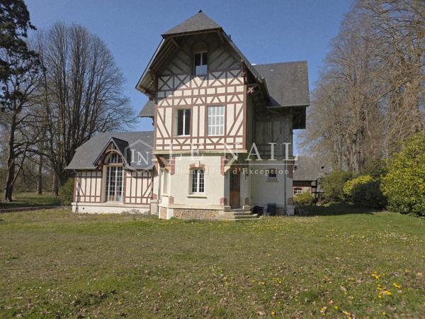 Château XIXe siècle, gîtes et dépendances sur 4 ha en Normandie