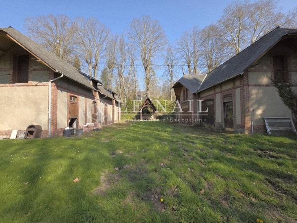 Château XIXe siècle, gîtes et dépendances sur 4 ha en Normandie