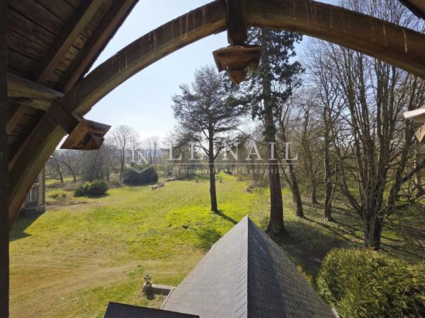 Château XIXe siècle, gîtes et dépendances sur 4 ha en Normandie