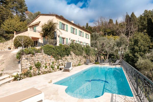 Cabris (06530) Cabris – Villa rénovée avec vue mer & fort potentiel locatif