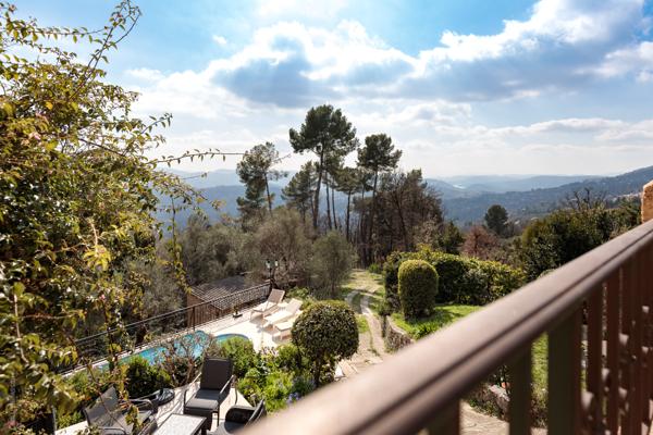 Cabris (06530) Cabris – Villa rénovée avec vue mer & fort potentiel locatif