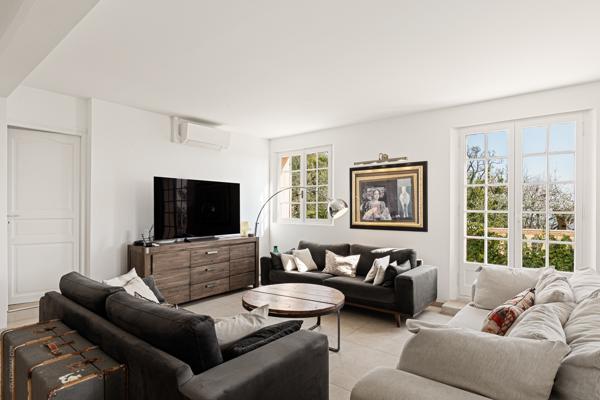 Cabris (06530) Cabris – Villa rénovée avec vue mer & fort potentiel locatif