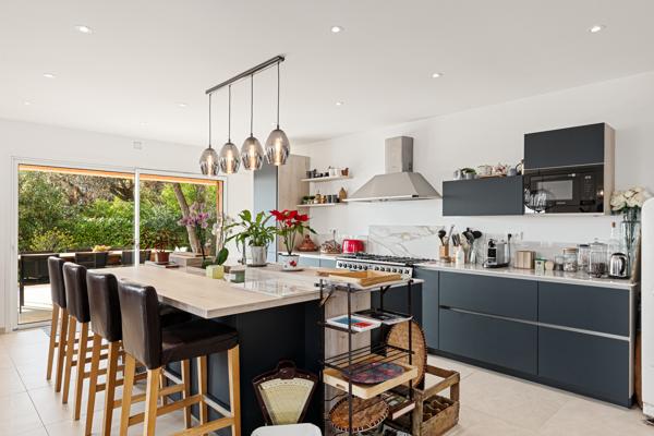 Cabris (06530) Cabris – Villa rénovée avec vue mer & fort potentiel locatif