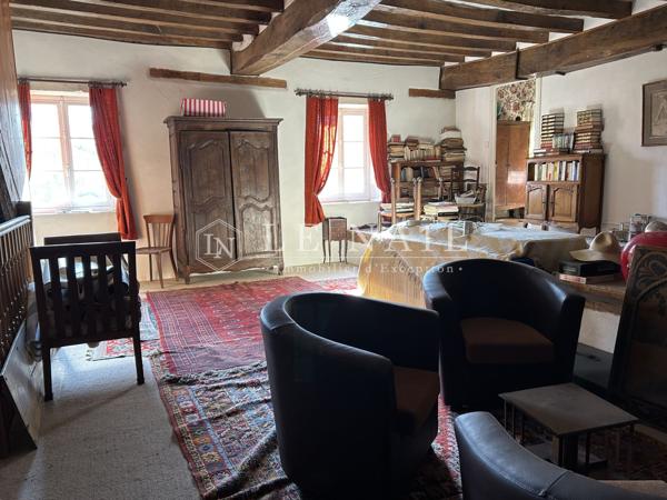 Château du XVe siècle au cœur de la Bourgogne dans la Nièvre