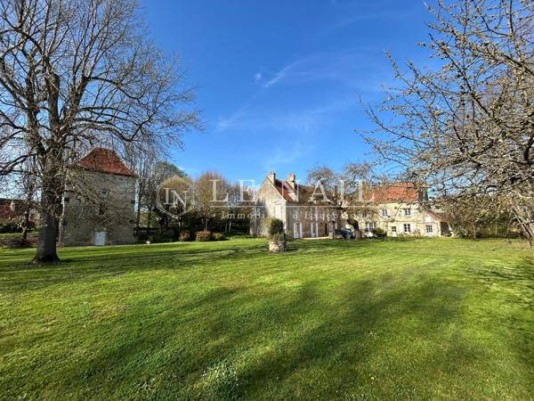 Château du XVe siècle au cœur de la Bourgogne dans la Nièvre