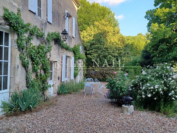 Château du XVe siècle au cœur de la Bourgogne dans la Nièvre