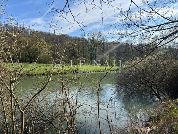 Château du XVe siècle au cœur de la Bourgogne dans la Nièvre