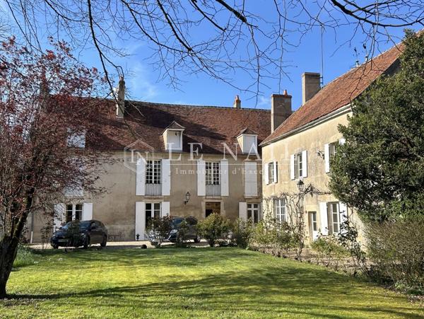 Château du XVe siècle au cœur de la Bourgogne dans la Nièvre