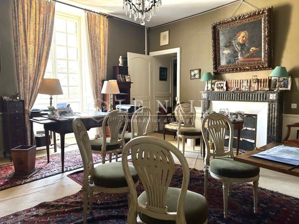 Château du XVe siècle au cœur de la Bourgogne dans la Nièvre