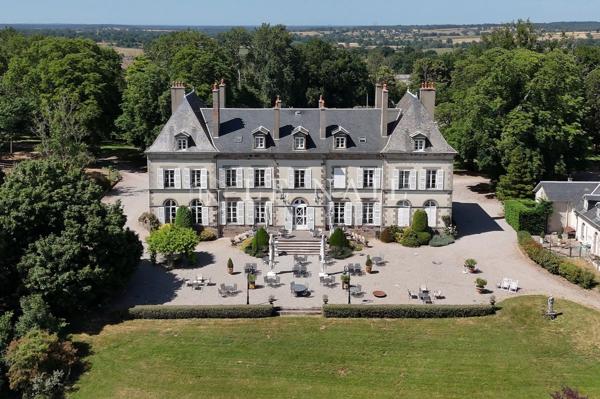 En bourbonnais Château du XIXe siècle au cœur d’un domaine équestre de 40 hectares