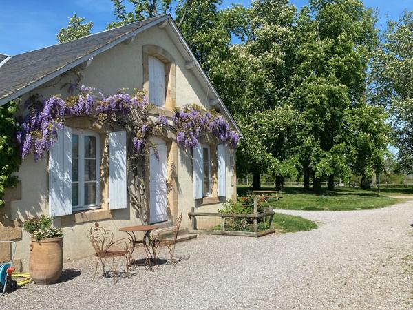 En bourbonnais Château du XIXe siècle au cœur d’un domaine équestre de 40 hectares