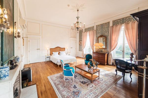 En bourbonnais Château du XIXe siècle au cœur d’un domaine équestre de 40 hectares