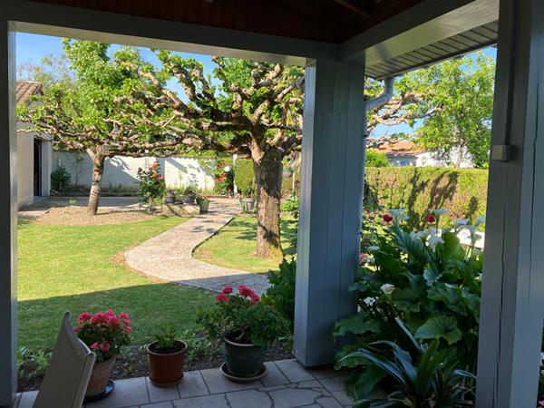 A Meschers sur Gironde, vente d'une maison de plain-pied, 83m², 3 chambres, à quelques minutes des plages, sans visà vis avec jardin arboré.