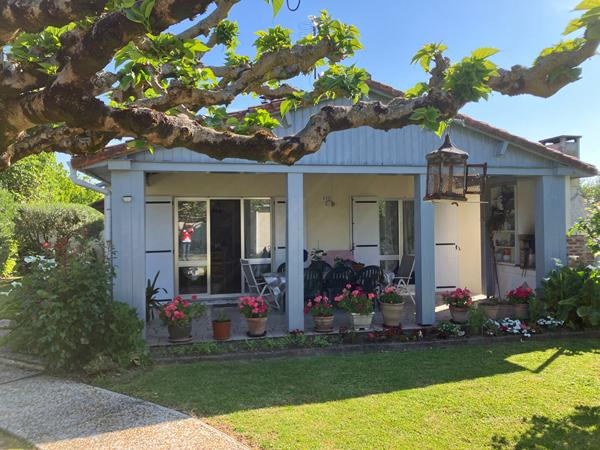 A Meschers sur Gironde, vente d'une maison de plain-pied, 83m², 3 chambres, à quelques minutes des plages, sans visà vis avec jardin arboré.