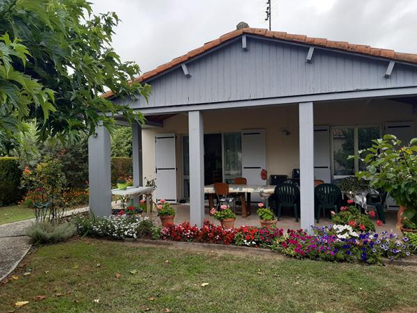 A Meschers sur Gironde, vente d'une maison de plain-pied, 83m², 3 chambres, à quelques minutes des plages, sans visà vis avec jardin arboré.